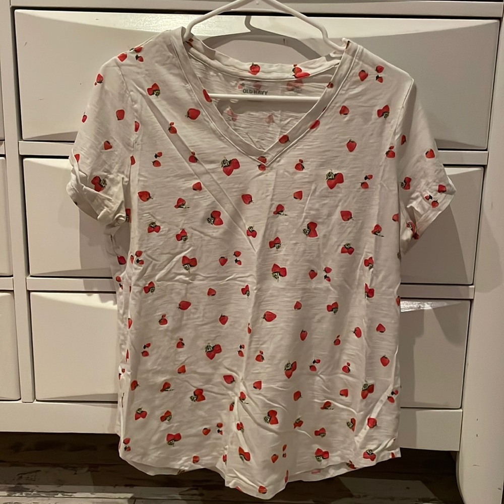 Women’s Strawberry V-neck Tshirt